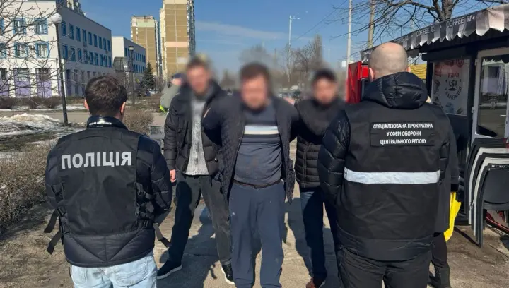 Обіцяв статус священника за 10 000 доларів для виїзду за кордон - у Києві затримали чоловіка