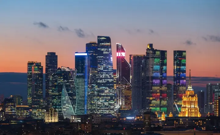 В России малый бизнес подсчитывает убытки из-за запрета использования иностранных слов в вывесках - СВР