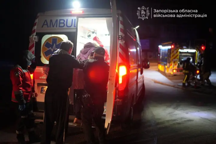 Троє поранених та пожежа: у Запорізькій ОВА показали наслідки ворожої атаки