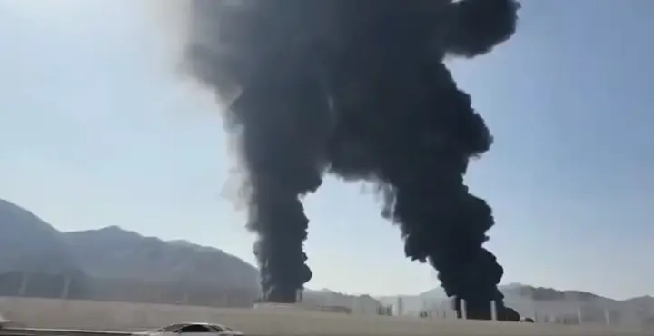 У нафтовому хабі ОАЕ у Фуджейрі сталася пожежа після дронової атаки