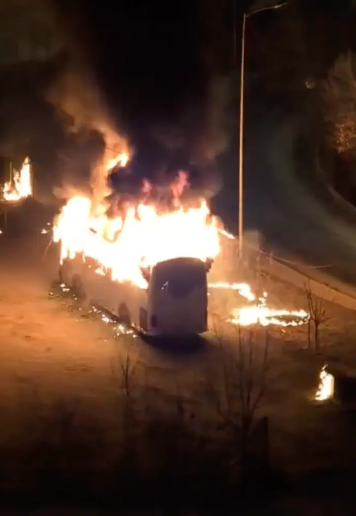 Во Львове прогремел взрыв, на одной из стоянок загорелся автобус - мэр