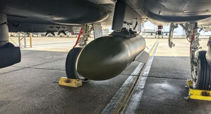 США впервые применили новейшую противобункерную бомбу для удара по Ирану