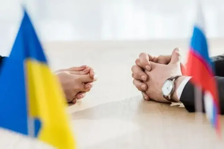 Мирні переговори призупинені, але обміни полоненими між рф та Україною продовжаться - кремль
