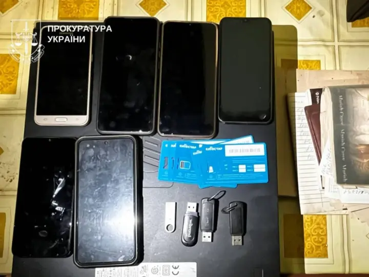 Шантажував дівчаток 8-10 років і створив мережу дитячої порнографії - на Буковині викрили чоловіка