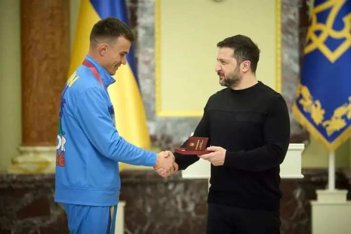 Зеленський нагородив паралімпійців за тріумф на зимових Іграх в Італії