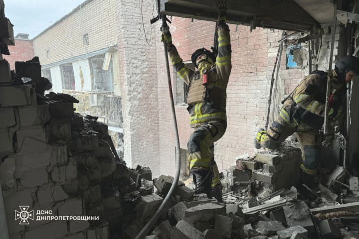 Уже 13 пострадавших из-за российской атаки на Днепр, среди них – трое детей