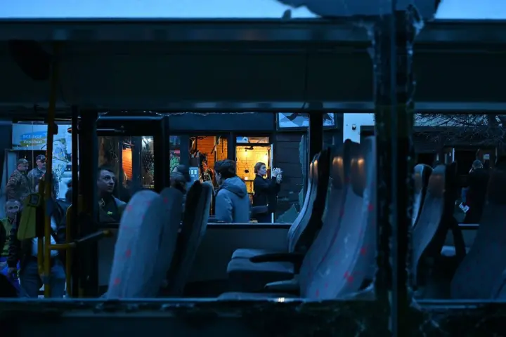 Массированная атака рф на Львов: в больницах уже 26 пострадавших, ущерб только за поврежденный транспорт достигает 650 тыс. грн