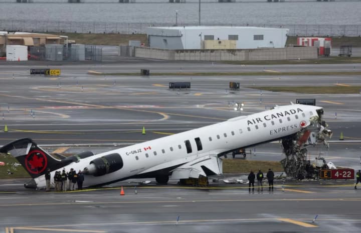 Зіткнення літака в Ла-Гуардії сталося через збій системи стеження NTSB