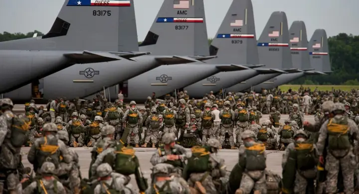 США готовят 82-ю воздушно-десантную дивизию и перебрасывают авиацию для возможных ударов по Ирану