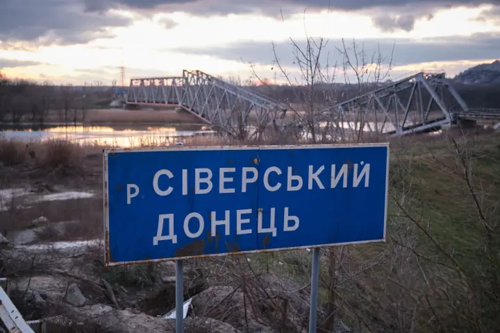 Супутникові знімки зафіксували руйнування у Райгородку греблі на Сіверському Донці