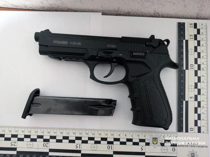 Двоє чоловіків у балаклавах напали на ветерана через чверть мільйона, їх затримали - поліція