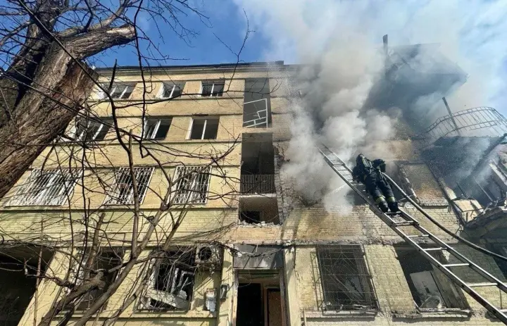 Атака рф на Дніпро 26 березня - постраждали 5 людей, багатоповерхівку охопив вогонь