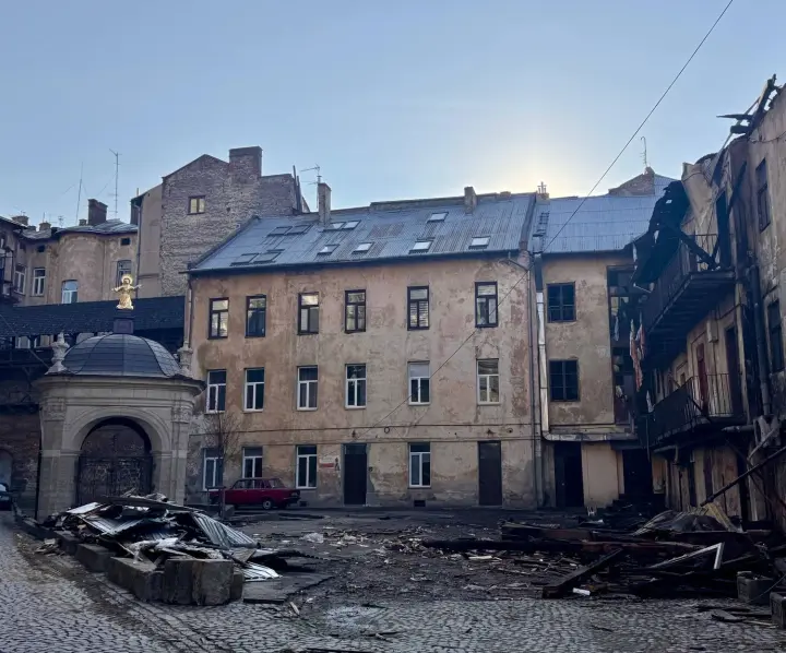 Частину атакованого рф будинку зі спадщини ЮНЕСКО у Львові визнали аварійною, мешканців відселили - мер