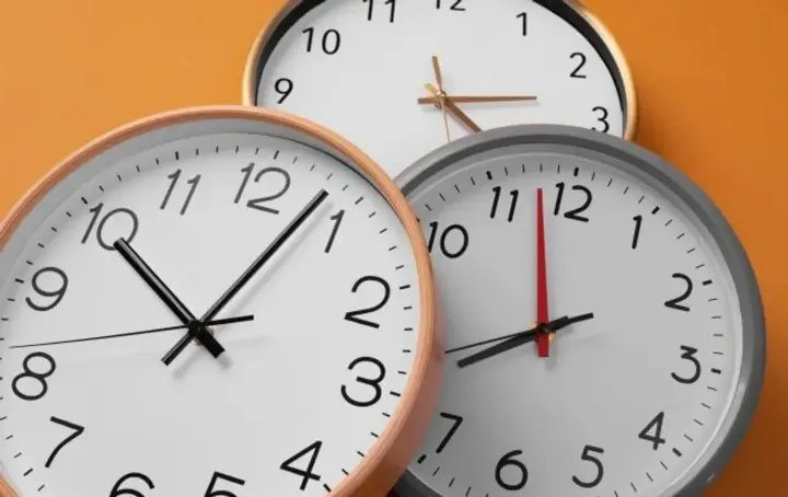Перевод часов: когда и зачем меняют время на летнее