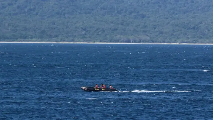 Човен затонув на сході Індонезії, рятувальні команди шукають 27 зниклих безвісти пасажирів
