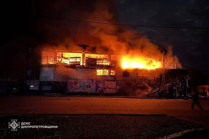 Массированная атака рф на Синельниково унесла жизнь человека, среди раненых ребенок