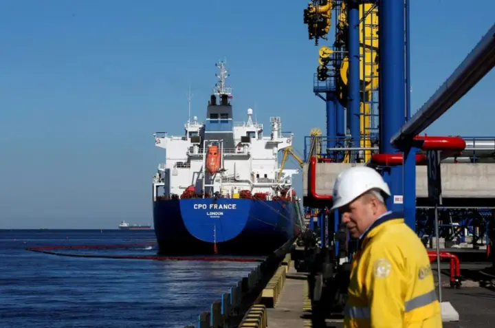 Russia will inevitably cut oil production due to attacks on export infrastructure – Reuters