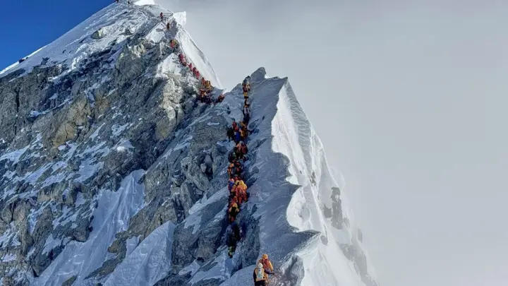 Гідів на Евересті підозрюють в отруєнні туристів заради фальшивих евакуацій