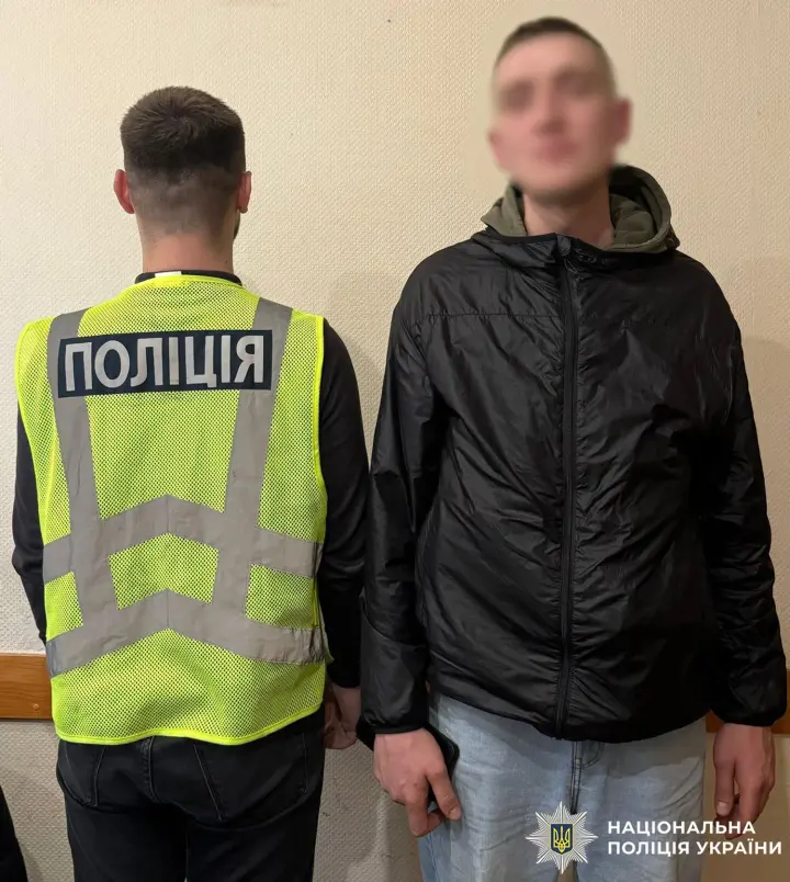 В Киеве мужчина распылил газовый баллончик в переполненной маршрутке, чтобы не платить за проезд