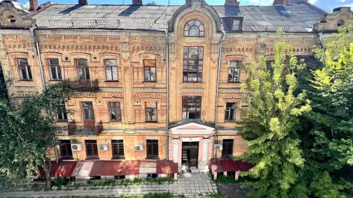 Прокуратура через суд требует восстановить памятник архитектуры 1897 года на Ярославовом Валу в Киеве