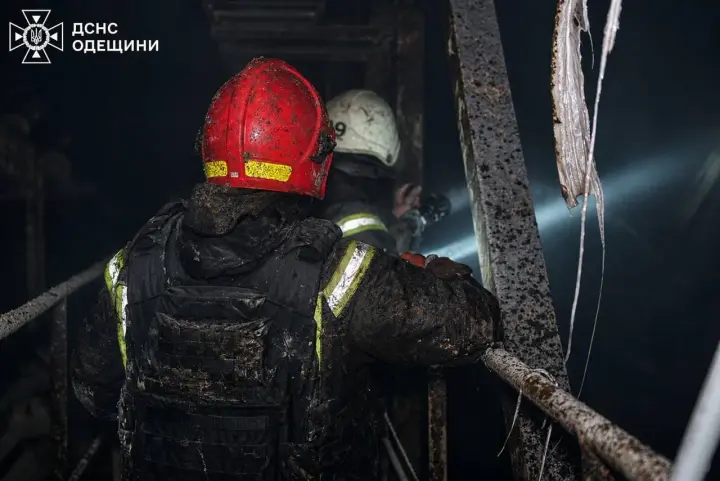 Російські дрони пошкодили критичну інфраструктуру та склад на Одещині