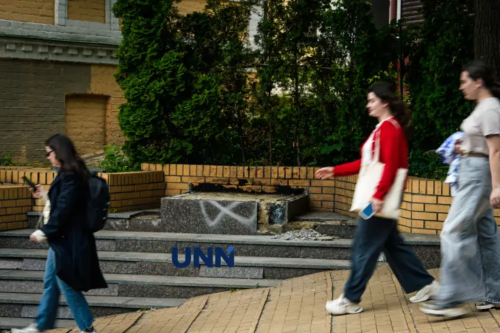 Monument to Bulgakov dismantled on the capital's Andriyivskyy Descent
