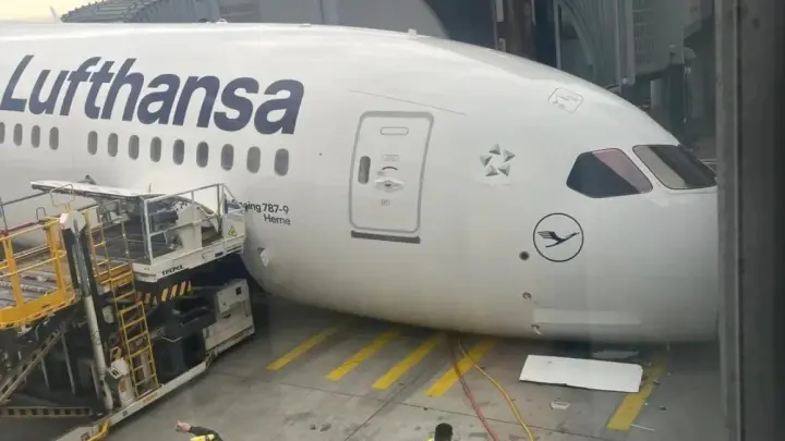 В аеропорту Франкфурта-на-Майні сталася аварія лайнера Boeing, є постраждалі - ЗМІ