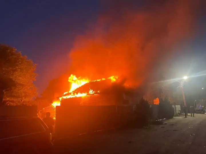 У Конотопі ворожий дрон влучив у будинок: 5 поранених, серед них діти