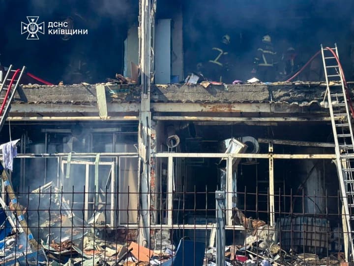 Удар рф по харчовому підприємству на Київщині забрав життя вже 4 людей