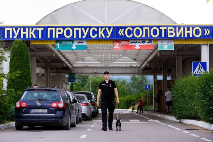 На кордоні з Румунією обмежать проїзд у пункті пропуску "Солотвино" - що треба знати