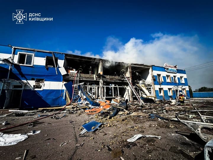 Зеленський відреагував на удар рф по заводу "Яготинське для дітей" на Київщині 