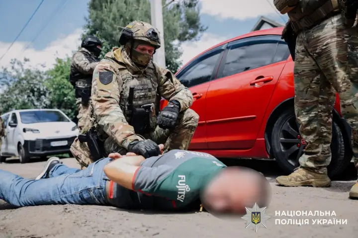 Влаштовували втечу військових у СЗЧ і чекали на прихід "руського міра" - в Україні затримали злочинну групу