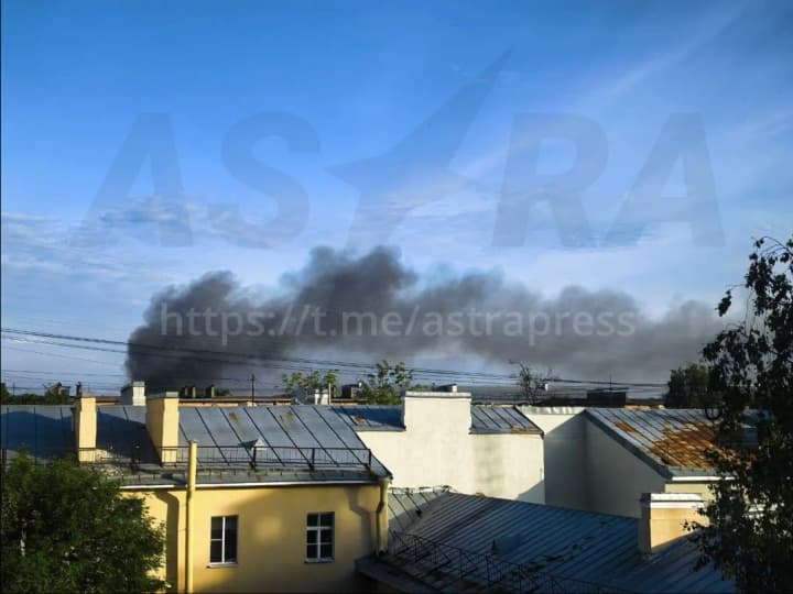 У рф повідомили про атаку дронів у петербурзі та кронштадті - під ударом могли опинитися нафтобаза і не тільки