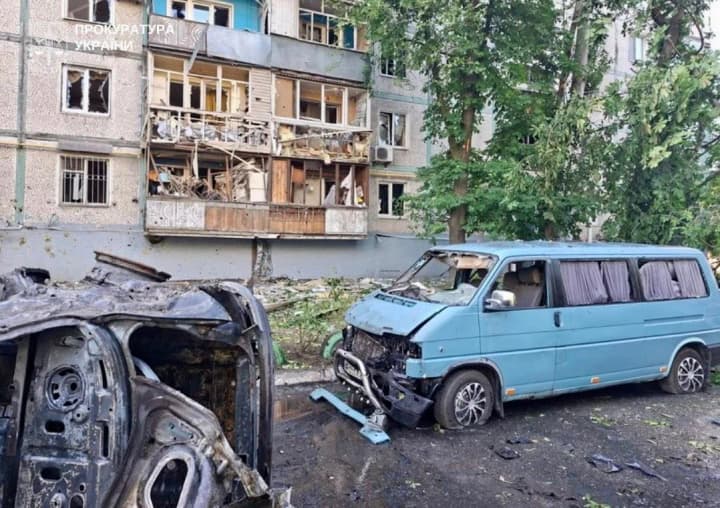 Двое маленьких детей среди пострадавших от атаки рф на Запорожье, уничтожен тепловоз