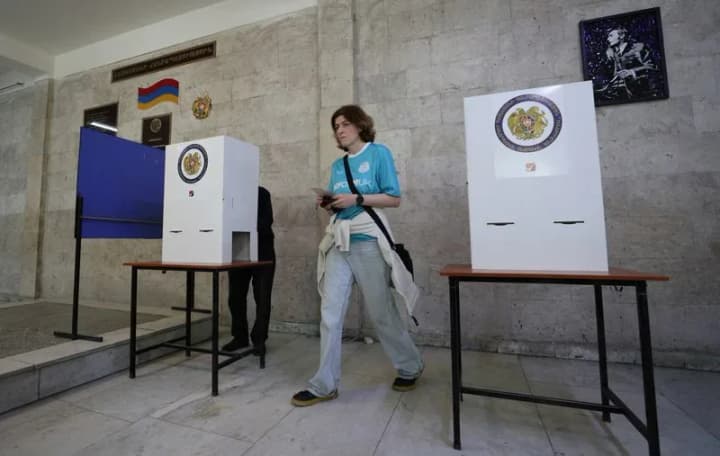 У Вірменії на парламентських виборах лідирує партія Пашиняна - Reuters 