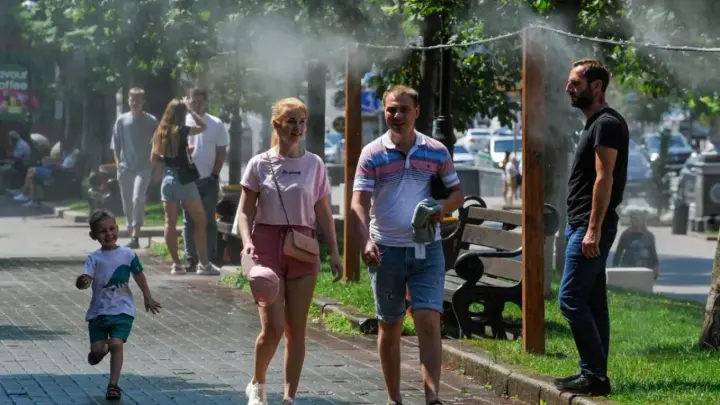 Як спека впливає на здоров'я: симптоми перегріву та поради лікарів