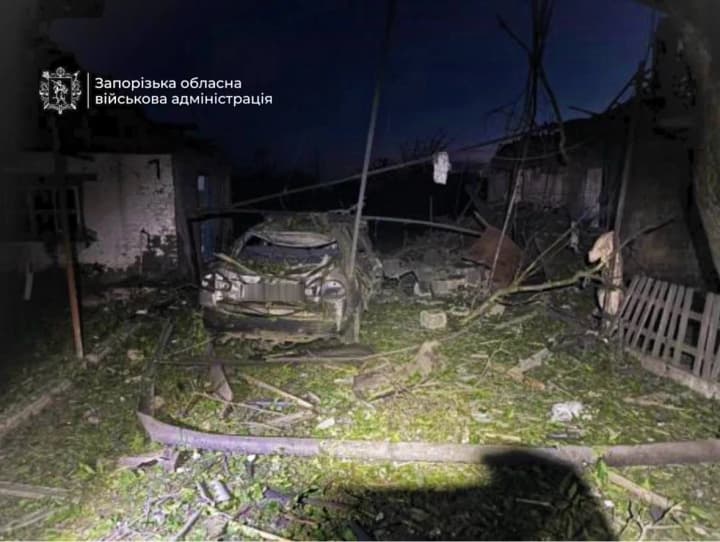 Троє людей постраждали внаслідок авіаудару по Запорізькому району