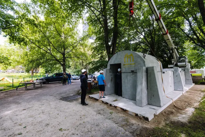 Естонія встановила перше модульне укриття за українським дизайном