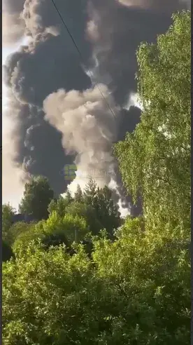 Ukraine hit a Russian oil facility 700 kilometers from the border - Zelenskyy