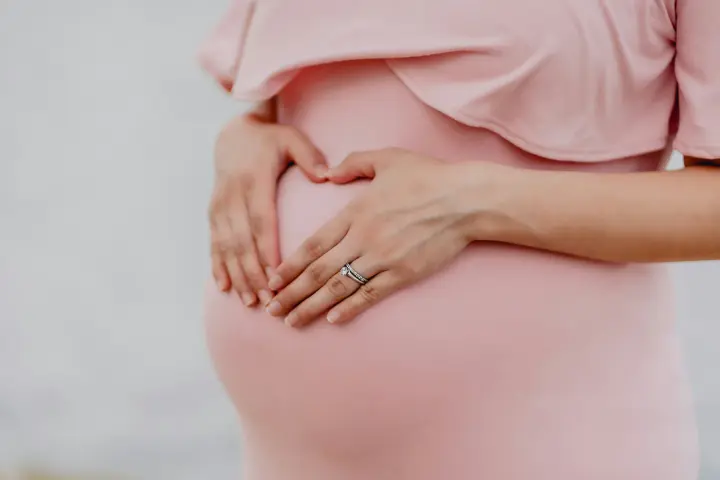 What an expectant mother should take to the maternity hospital: a list of essential items