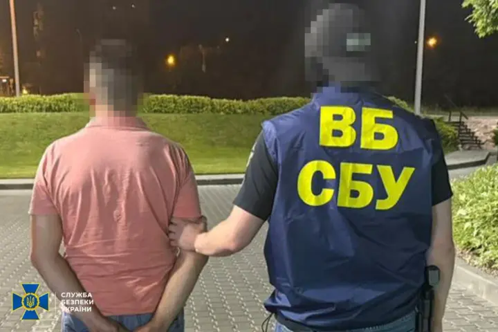 Deputy director of a state enterprise detained in Dnipro while attempting to "bribe" an SBU employee