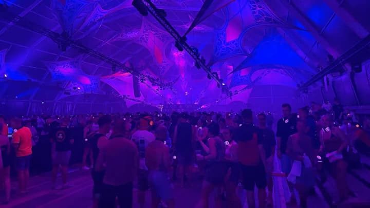 In the Netherlands, one of the largest electronic music festivals has been canceled due to extreme heat - Bild