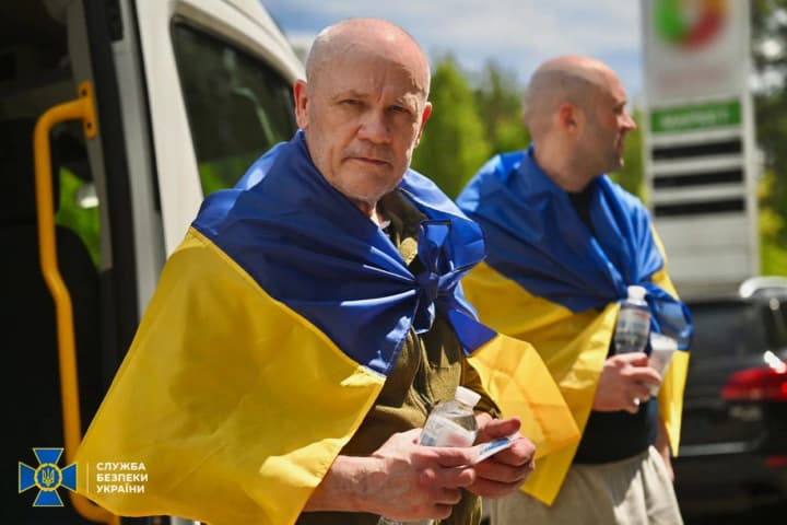 СБУ показала ексклюзивні кадри сьогоднішнього обміну полоненими