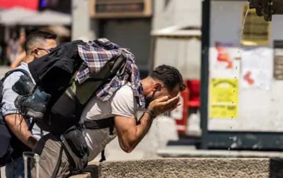 Heat destroys roads and paralyzes transport in Germany, French hospitals work under overload – AP