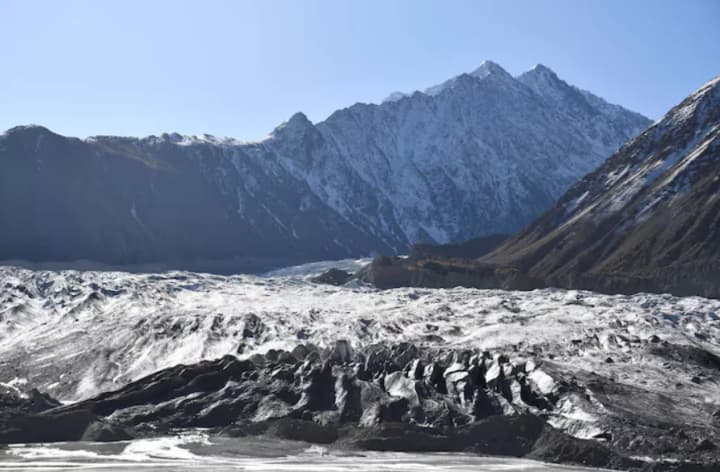 An earthquake of magnitude 6 shook Afghanistan and Pakistan