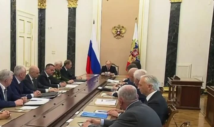 путін визнав дефіцит пального на АЗС та анонсував можливу заборону експорту дизеля
