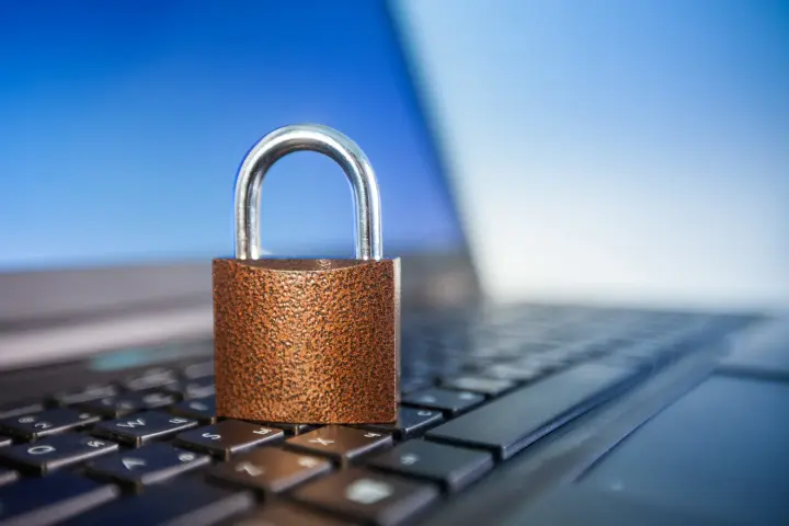 В Украине впервые арестовали криптоактивы хакеров на 372 млн грн