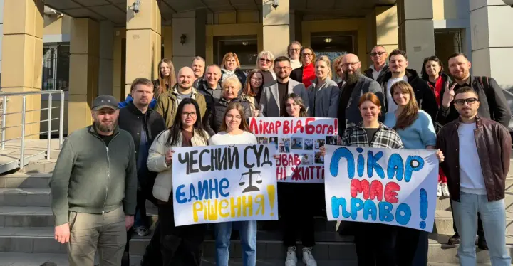 “Show must go on” или группа поддержки "по вызову" – куда делась массовка врача Odrex, которого судят за медицинскую халатность?