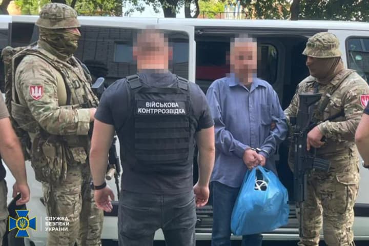 СБУ затримала вісьмох агентів рф, які реєстрували Starlink для окупантів