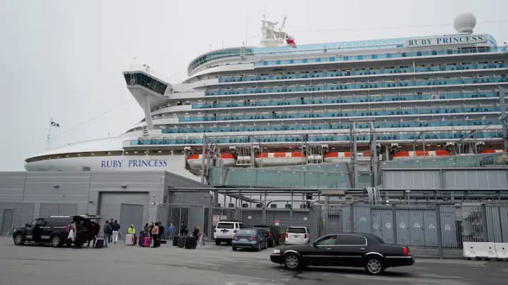 На круїзному лайнері Ruby Princess стався спалах норовірусу -  захворіли понад 120 людей